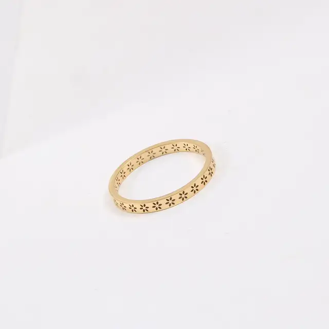 Dainty Flower Ring